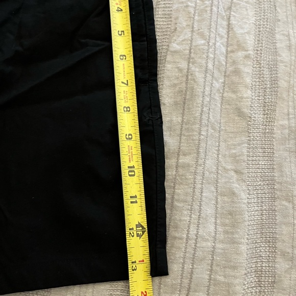 Under Armour Black Performance Shorts, Size 5 - Picture 5 of 5